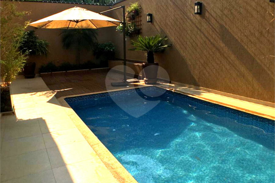 Sobrado à venda com 4 quartos, sendo 3 suítes, em Horto Florestal, São Paulo, SP