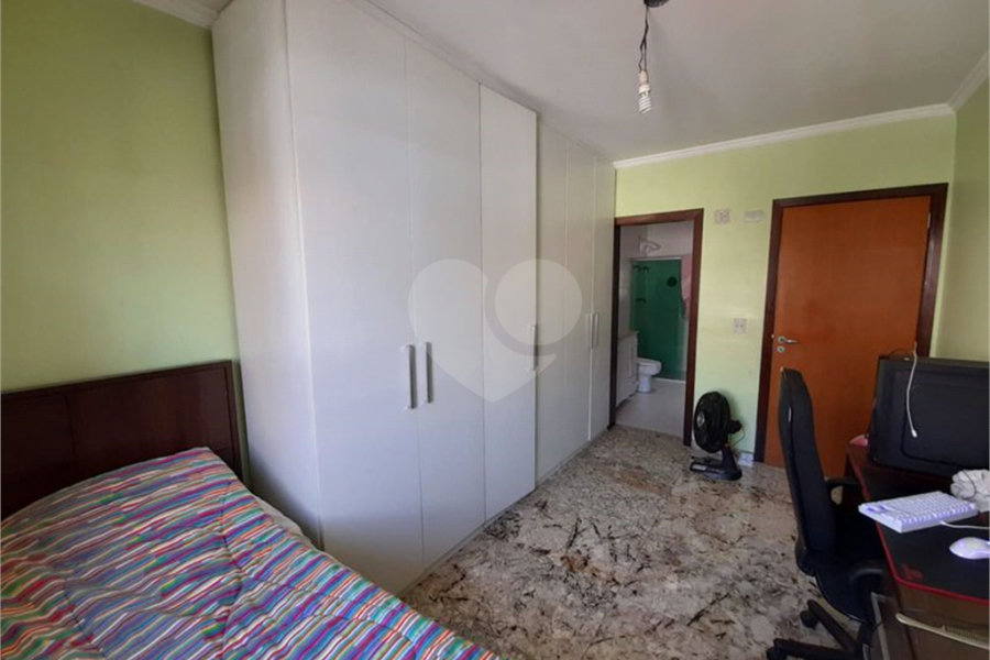 Sobrado à venda com 3 suítes em Vila Romero, São Paulo, SP