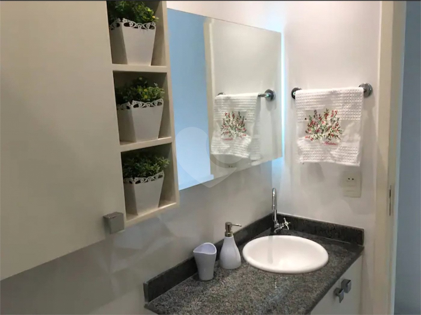 Casa em condomínio à venda com 2 quartos em Geribá, Armação dos Búzios, RJ