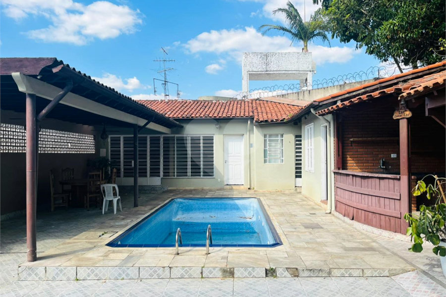 Casa à venda com 4 quartos, sendo 1 suíte, em Jardim São Bento, São Paulo, SP