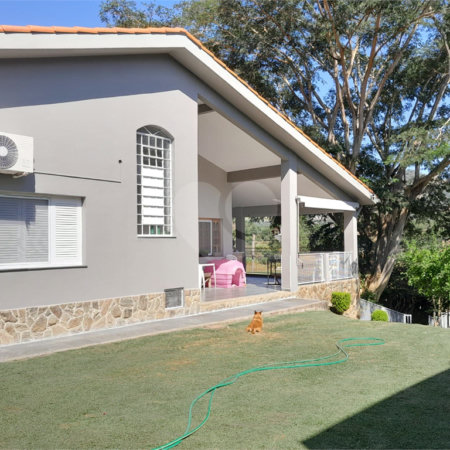 Casa à venda com 3 quartos, sendo 1 suíte, no condomínio Parque Arco Íris, Atibaia - SP