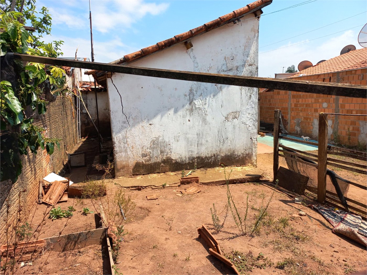 Terreno com 250,00 m² de área total.