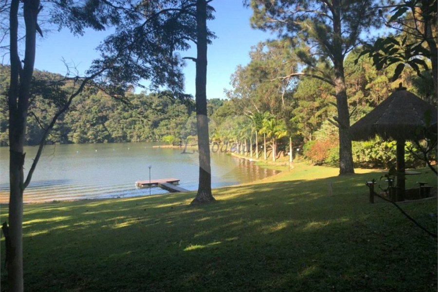 Casa à venda com 4 quartos, sendo 1 suíte, no condomínio Loteamento Haras El Passo, Mairiporã - SP