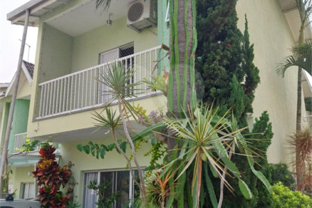 Casa à venda com 3 quartos, sendo 1 suíte, no condomínio Villagio Esperanza, Guarulhos - SP