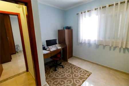 Sobrado à venda com 4 quartos, sendo 1 suíte, em Vila Sônia, São Paulo, SP