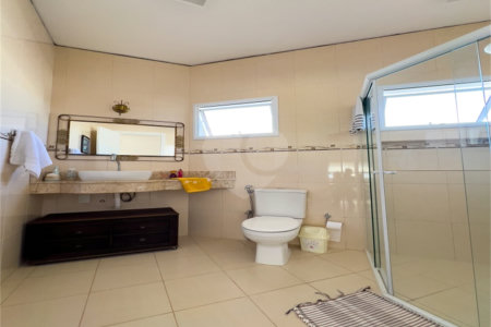 Casa à venda ou para alugar com 3 suítes no condomínio Figueira Garden, Atibaia - SP