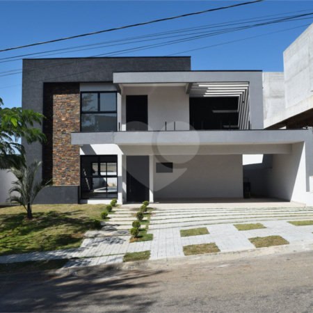 Casa à venda com 4 suítes no condomínio Figueira Garden, Atibaia - SP