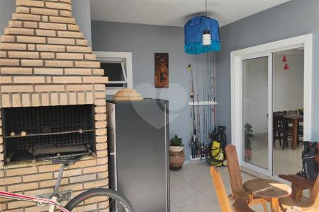Casa à venda com 3 quartos, sendo 1 suíte, no condomínio Ibi Aram 1, Itupeva - SP
