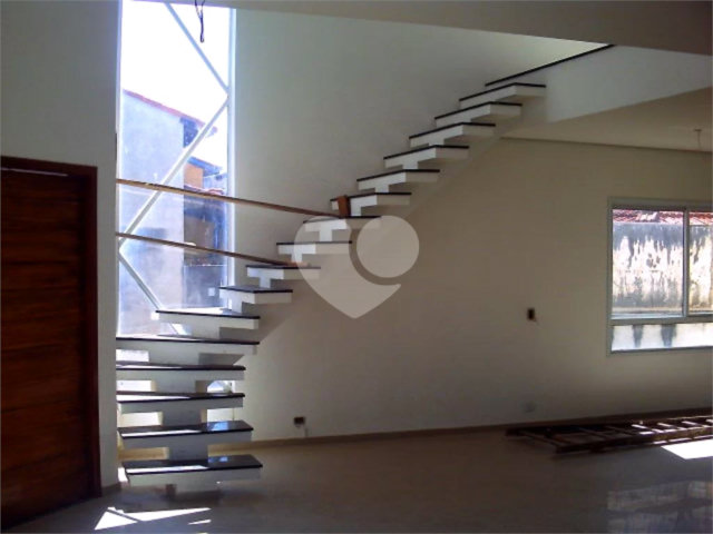 Sobrado à venda com 3 quartos, sendo 1 suíte,  em Tremembé, São Paulo, SP
