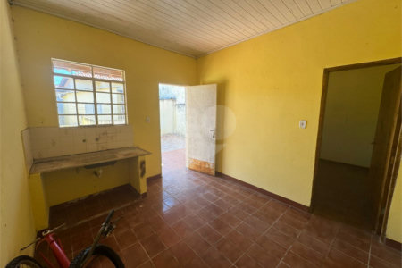 Casa à venda com 4 quartos, sendo 1 suíte, em Vila Maria, Itapetininga, SP
