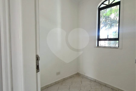 Sobrado à venda ou para alugar com 3 quartos, sendo 1 suíte, em Alto da Boa Vista, São Paulo, SP