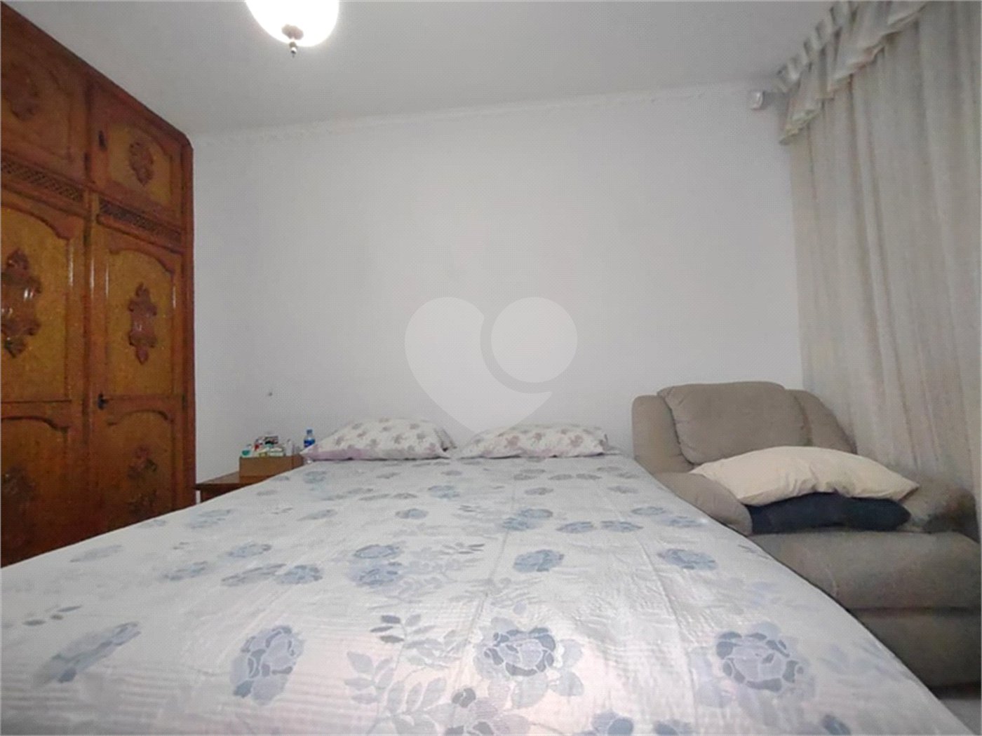 Casa à venda com 3 quartos, sendo 1 suíte, no condomínio Vila Paiva, São Paulo - SP