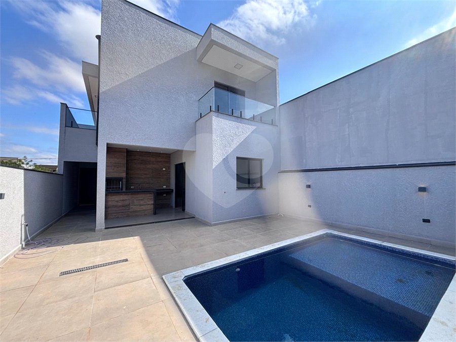 Casa à venda com 3 suítes no condomínio Helena Maria, Sorocaba - SP