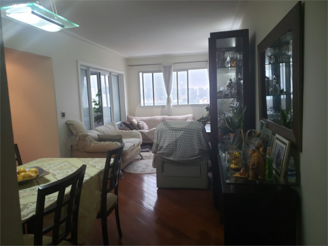 Apartamento à venda com 3 quartos, sendo 1 suíte,  em Alto da Boa Vista, São Paulo, SP