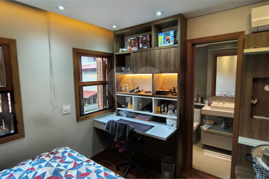Casa à venda com 4 quartos, sendo 3 suítes, no condomínio Da Serra, São Paulo - SP