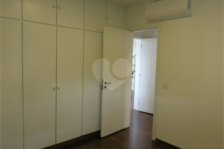 Cobertura à venda com 4 quartos, sendo 2 suítes,  em Vila Suzana, São Paulo, SP