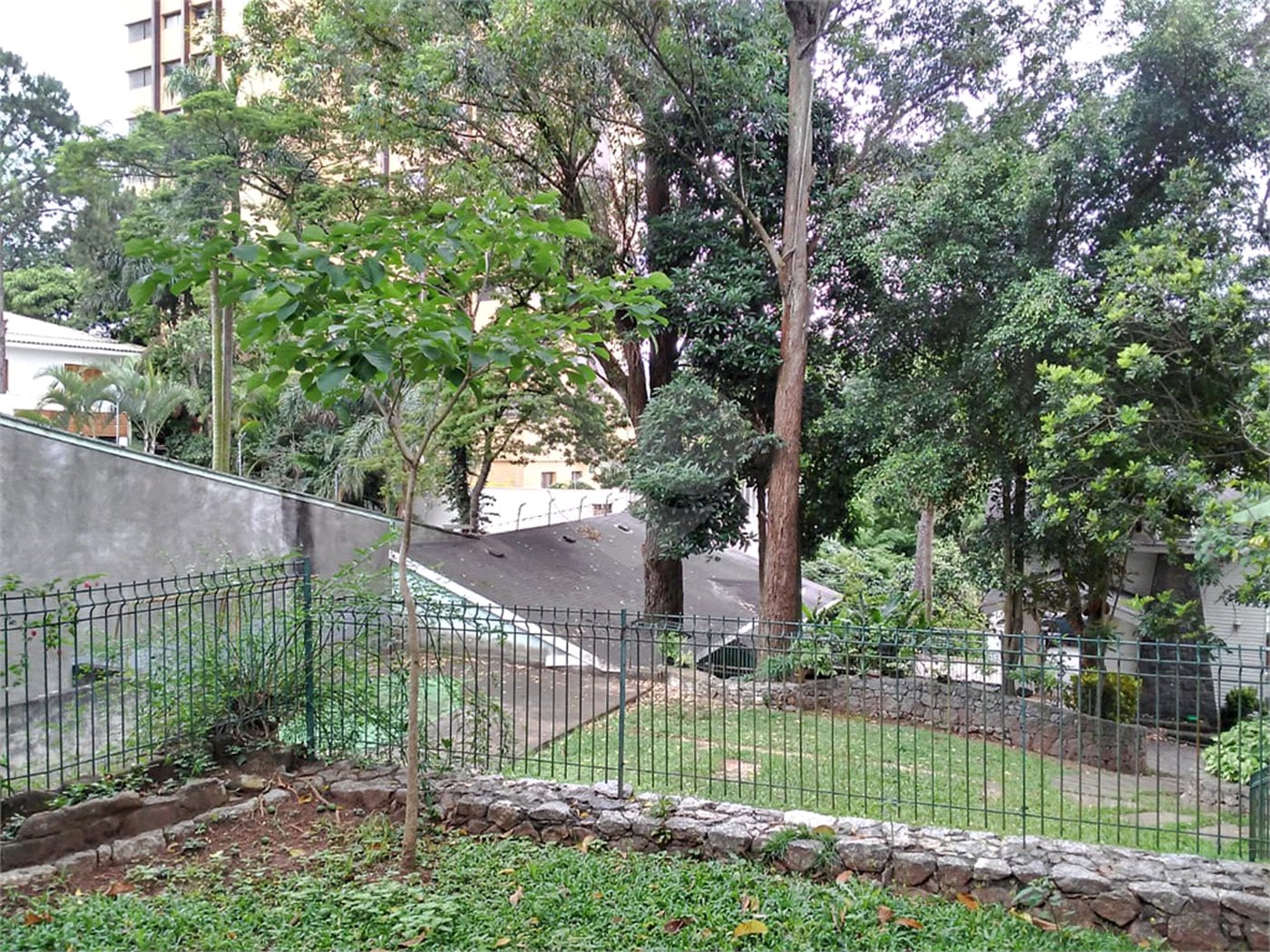 Sobrado à venda com 4 quartos, sendo 1 suíte, em Jardim Floresta, São Paulo, SP