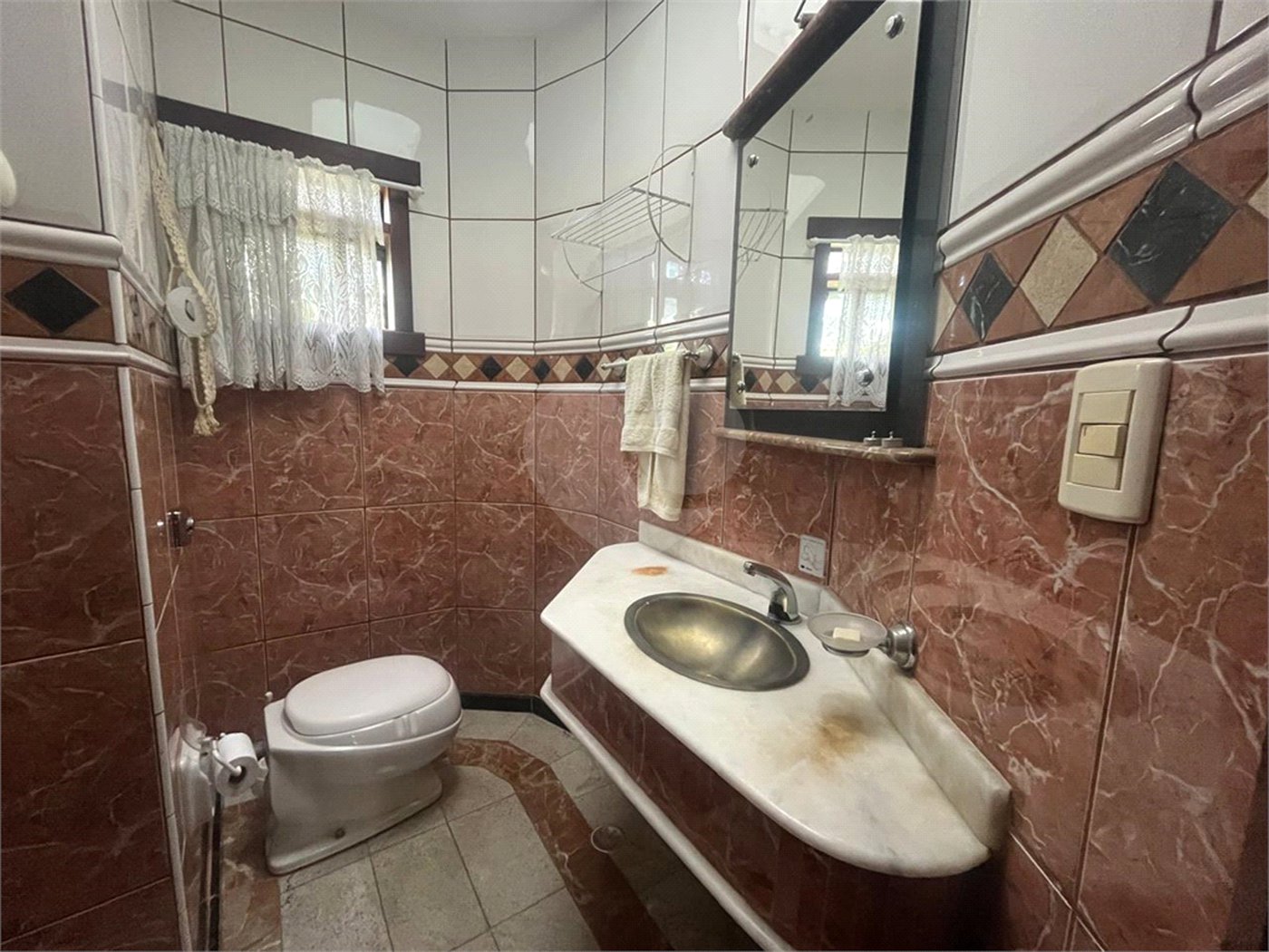 Sobrado à venda ou para alugar com 5 quartos, sendo 1 suíte, em Jardim Eltonville, Sorocaba, SP