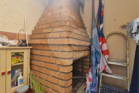 Casa à venda com 3 quartos, sendo 1 suíte, no condomínio Moradas do Ipê, São Paulo - SP