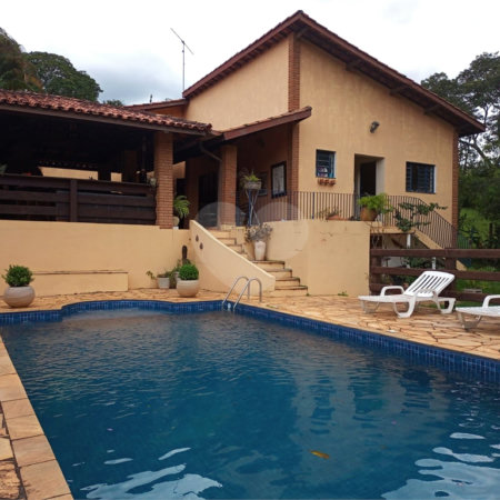Casa à venda com 3 quartos, sendo 1 suíte, no condomínio Vale da Santa Fé, Vinhedo - SP