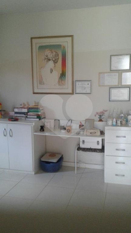 Casa à venda com 6 quartos, sendo 4 suítes, no condomínio Cond Riacho Fundo, Araçoiaba da Serra - SP