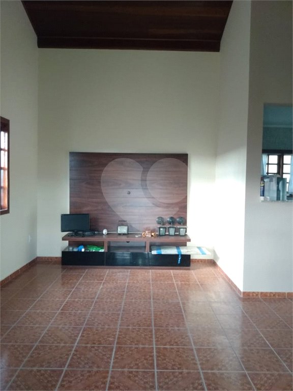 Casa à venda com 3 quartos, sendo 1 suíte, no condomínio Marf Ii, Bom Jesus dos Perdões - SP