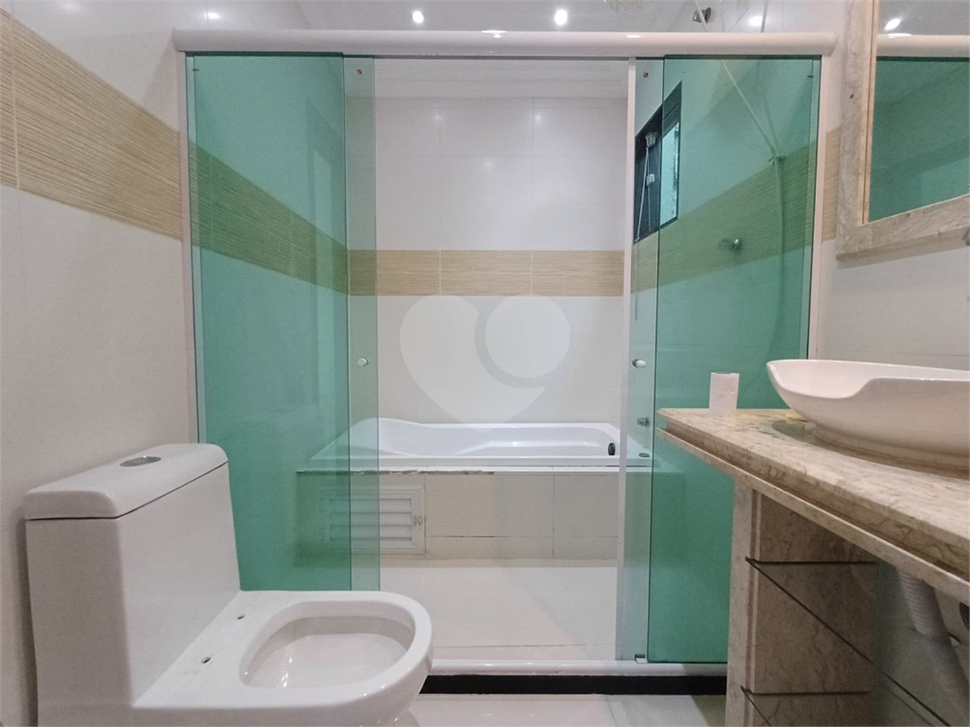 Casa à venda com 3 quartos, sendo 2 suítes, no condomínio Village da Posse, Rio de Janeiro - RJ