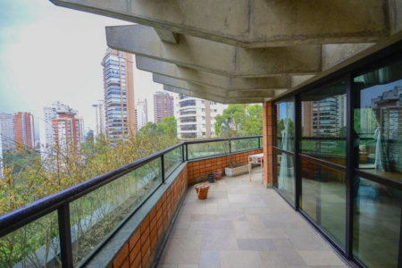 Apartamento à venda com 4 quartos, sendo 2 suítes,  em Paraíso do Morumbi, São Paulo, SP