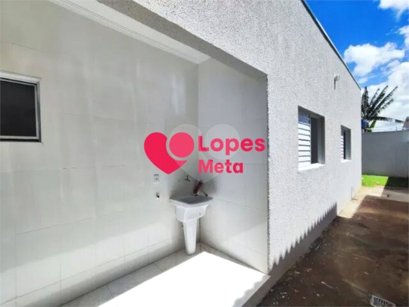 Casa à venda com 2 quartos, sendo 1 suíte, em Residencial Estoril, Taubaté, SP