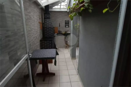 Casa à venda com 3 quartos, sendo 1 suíte, no condomínio Jardim das Palmas, São Paulo - SP