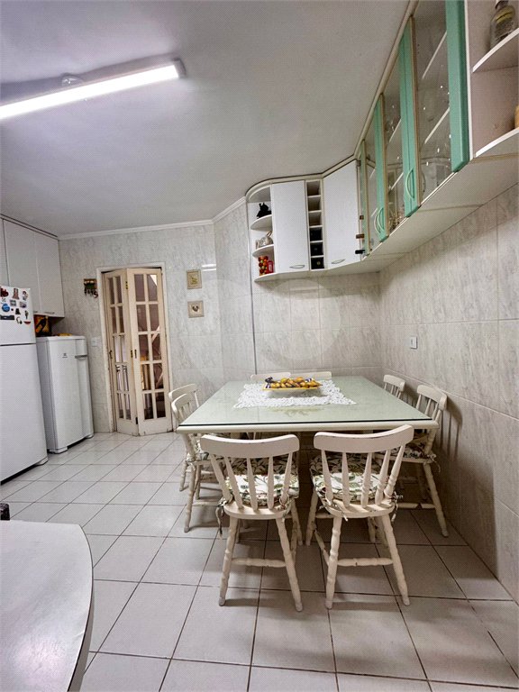 Casa à venda com 3 quartos, sendo 1 suíte, no condomínio Morada dos Pássaros, São Paulo - SP