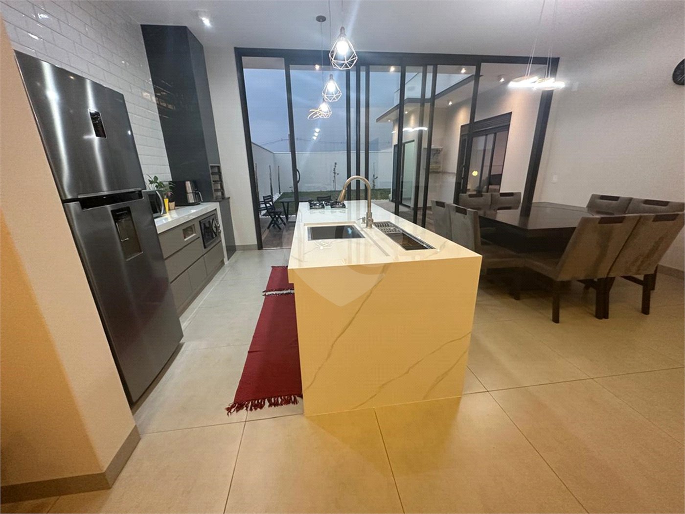 Casa à venda com 4 quartos, sendo 2 suítes, no condomínio Residencial Golden Ville, Itapetininga - SP