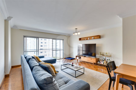 Apartamento à venda com 3 quartos, sendo 2 suítes, em Moema, São Paulo, SP