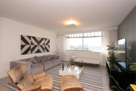 Apartamento à venda com 4 quartos, sendo 1 suíte, em Alto da Boa Vista, São Paulo, SP