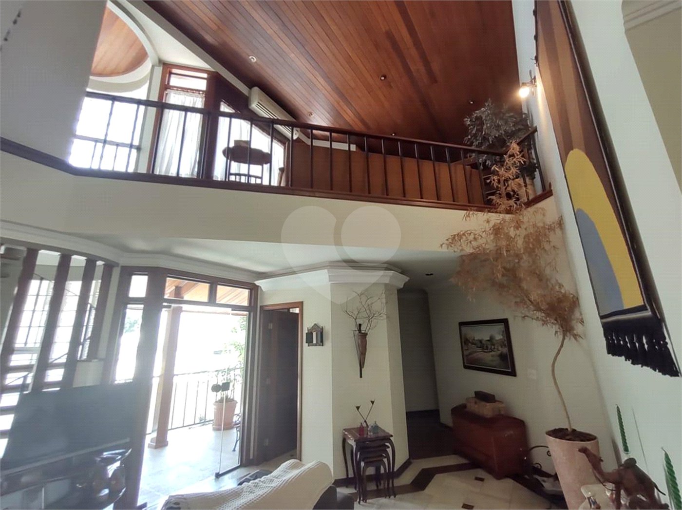 Casa à venda com 5 quartos, sendo 4 suítes, no condomínio Rancho Dirce, Sorocaba - SP