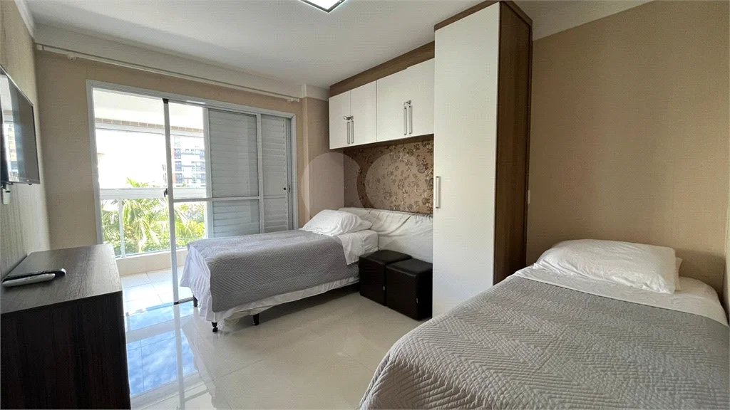 Apartamento à venda com 3 quartos, sendo 2 suítes,  em Riviera de São Lourenço, Bertioga, SP