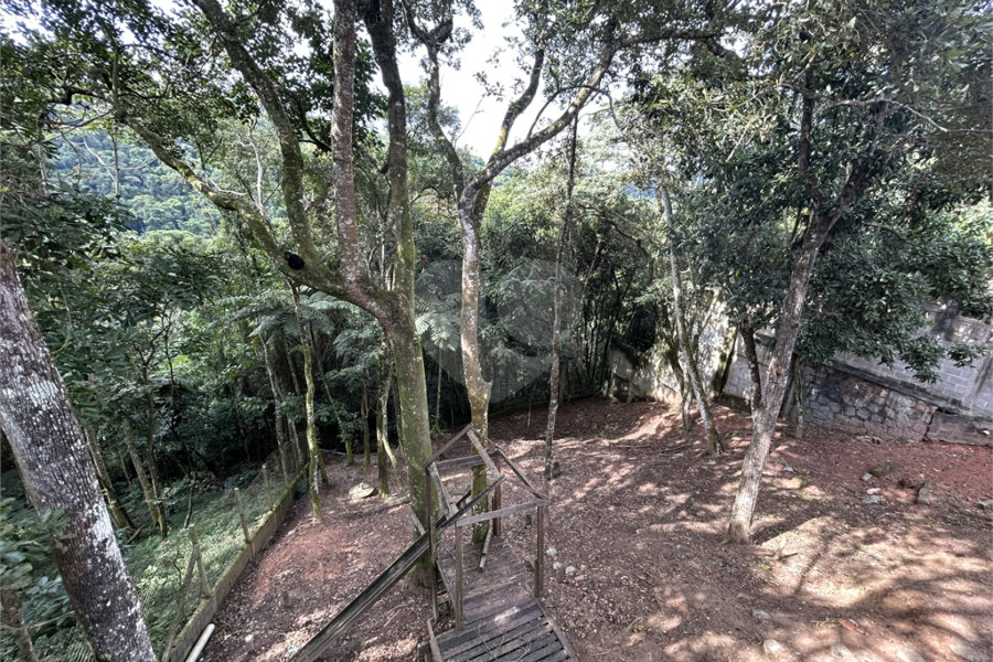 Casa à venda com 3 quartos, sendo 1 suíte, no condomínio Alpes da Cantareira, Mairiporã - SP