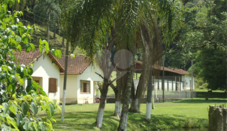 Casa à venda ou para alugar no condomínio Cinco Lagos, Mairiporã - SP