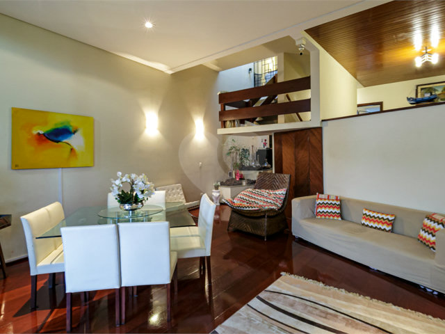 Casa à venda com 4 quartos, sendo 3 suítes,  em Alto da Boa Vista, São Paulo, SP
