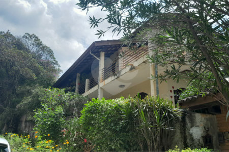 Sobrado à venda com 6 quartos, sendo 4 suítes, em Retiro das Fontes, Atibaia, SP