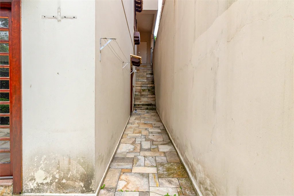 Casa à venda com 4 quartos, sendo 3 suítes,  no condomínio Vila das Flores, São Paulo - SP