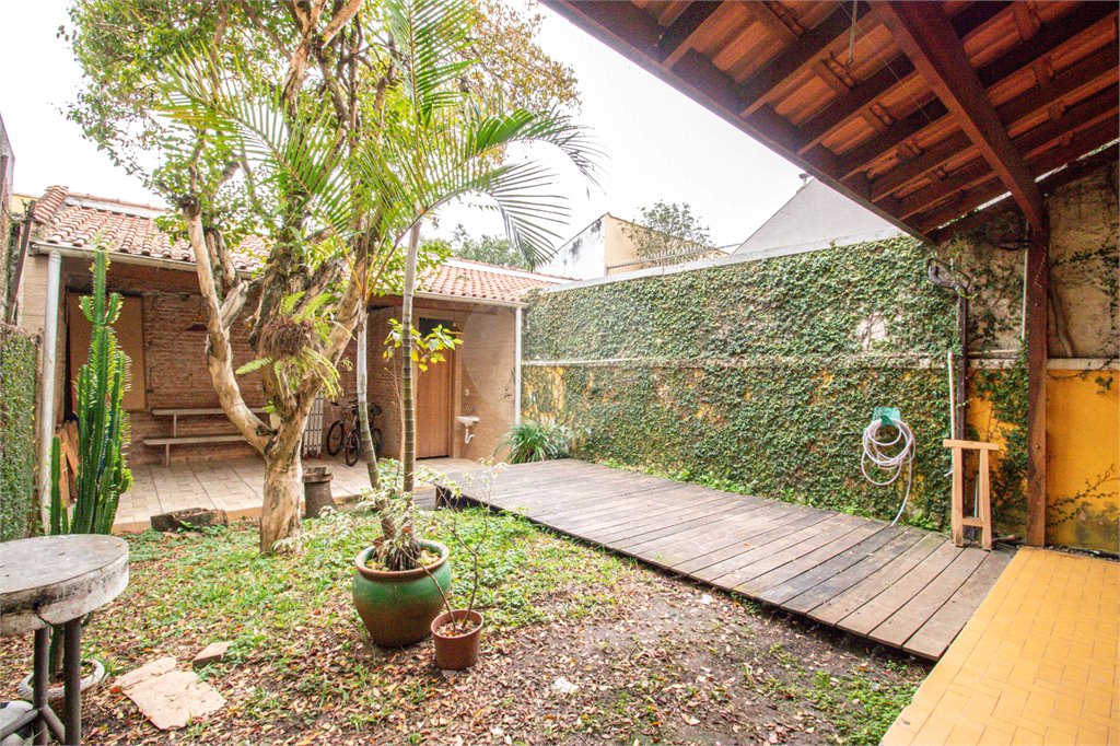 Sobrado à venda com 3 quartos, sendo 1 suíte, em Chácara Monte Alegre, São Paulo, SP