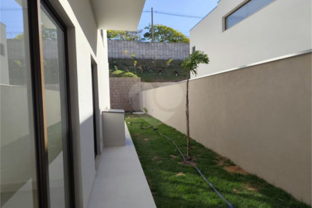 Casa à venda com 3 suítes no condomínio Recanto das Palmas, Vinhedo - SP