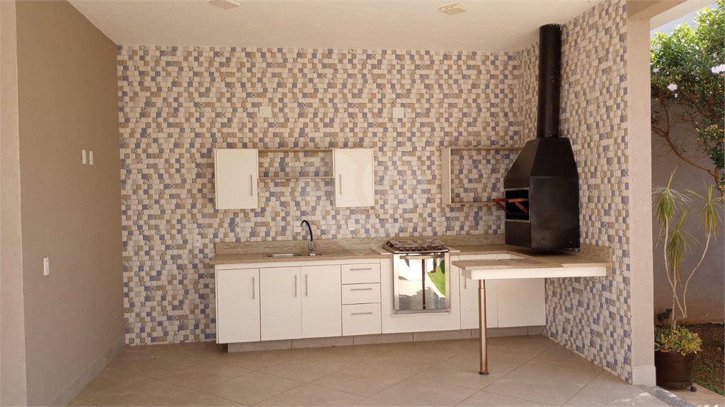 Casa à venda com 3 suítes no condomínio Picollo, Louveira - SP