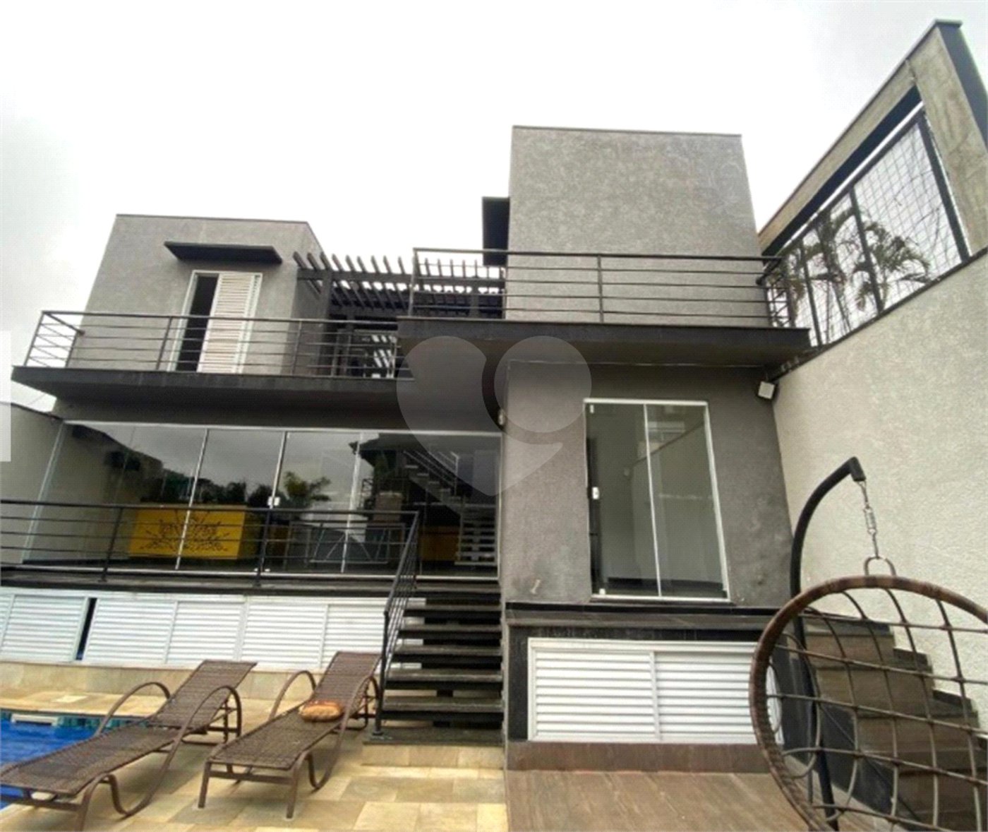 Casa para alugar com 5 quartos, sendo 3 suítes,  em Vila Oliveira, Mogi das Cruzes, SP