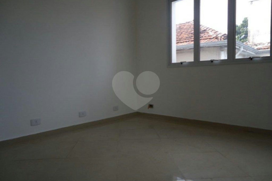 Sobrado à venda com 3 quartos, sendo 1 suíte, em Vila Irmãos Arnoni, São Paulo, SP