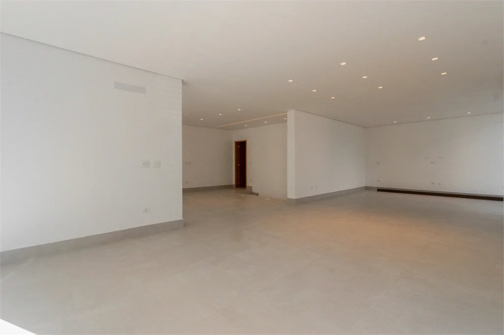 Casa à venda com 4 quartos, sendo 1 suíte,  em Jardim Guedala, São Paulo, SP