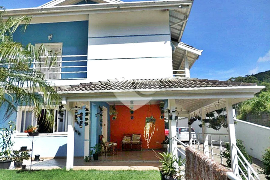 Casa à venda com 6 quartos, sendo 5 suítes,  no condomínio Conjunto Residencial Itaguaçu, São Paulo - SP