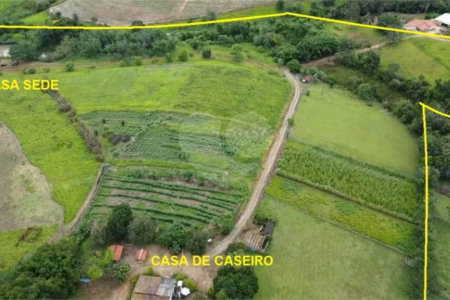 Sítio à venda com 4 quartos, sendo 1 suíte, no Centro, Elias Fausto, SP