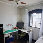 Casa no Jardim Medeiros ampla com 3 dormitórios bem distribuída